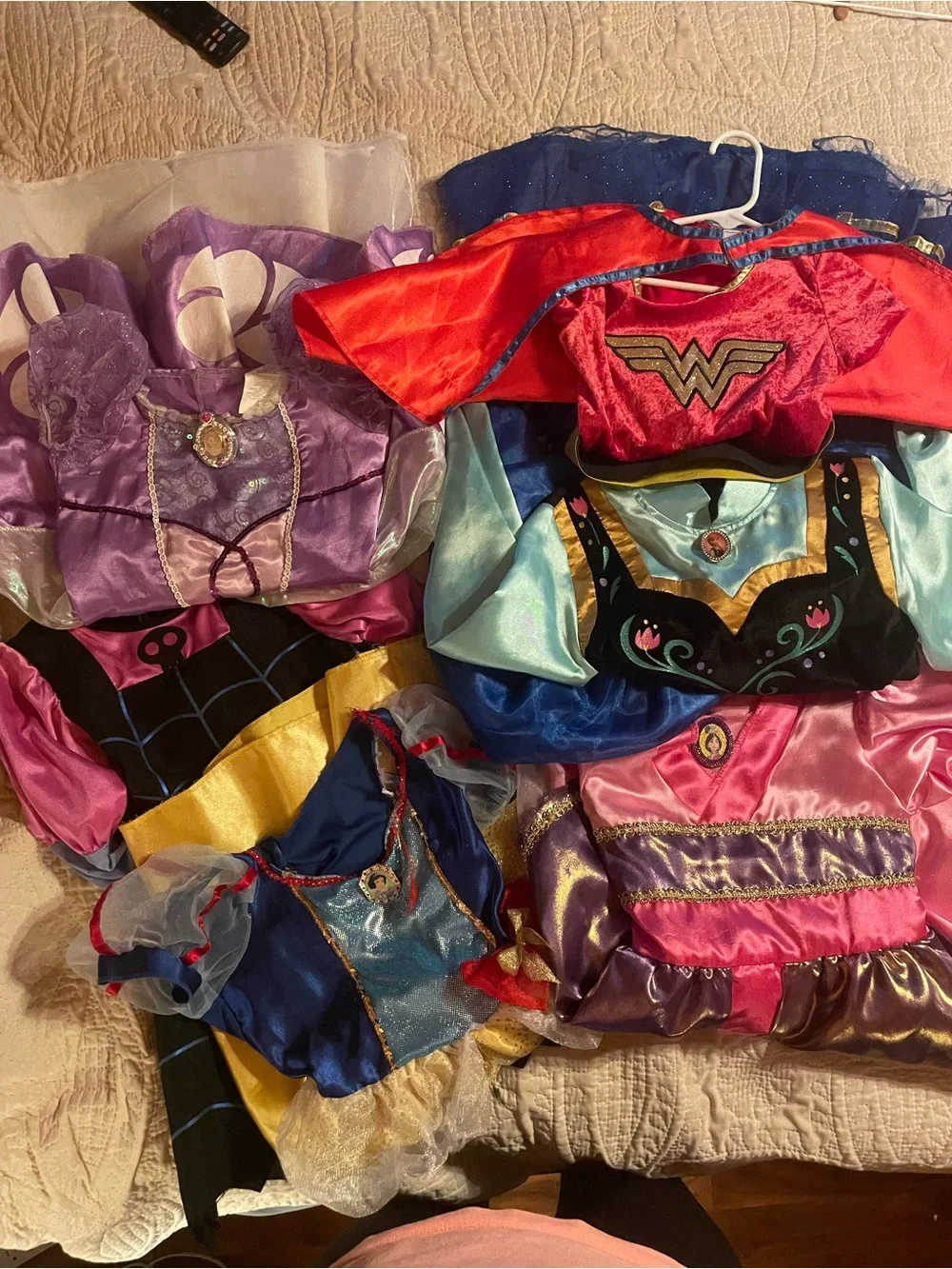Lot of 6 Costumes Disney Vampirina Sophia Snow White Ana